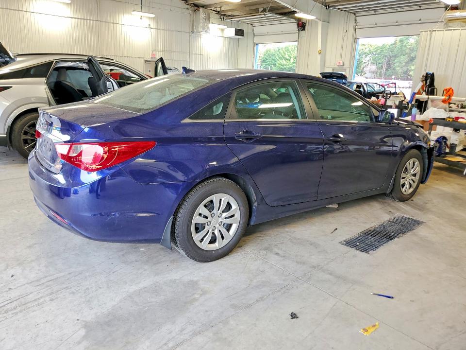 Photo 3 from auction – 2012 HYUNDAI SONATA with VIN 5NPEB4AC8CH365470