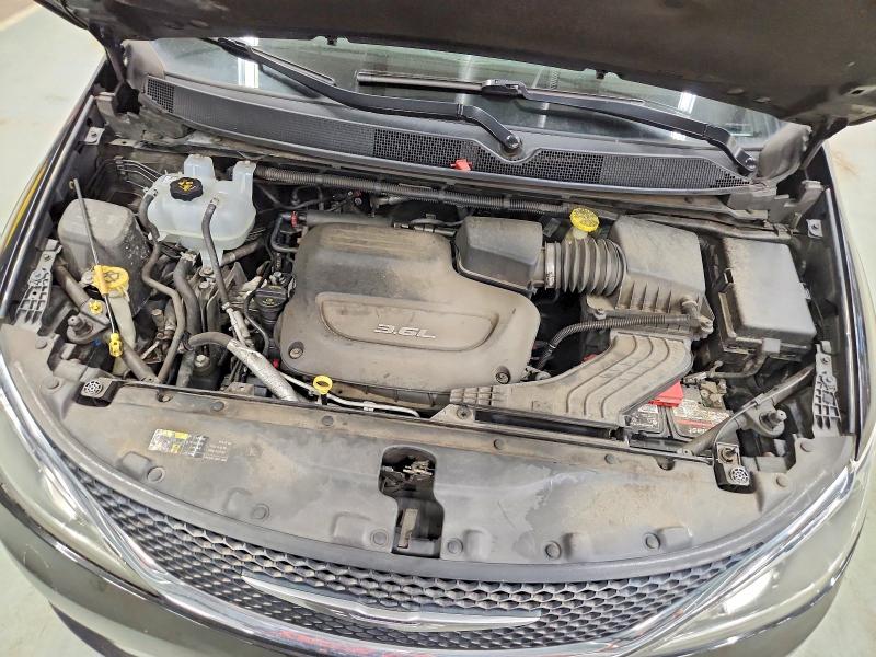 Photo 12 from auction – 2017 CHRYSLER PACIFICA with VIN 2C4RC1BG0HR810647
