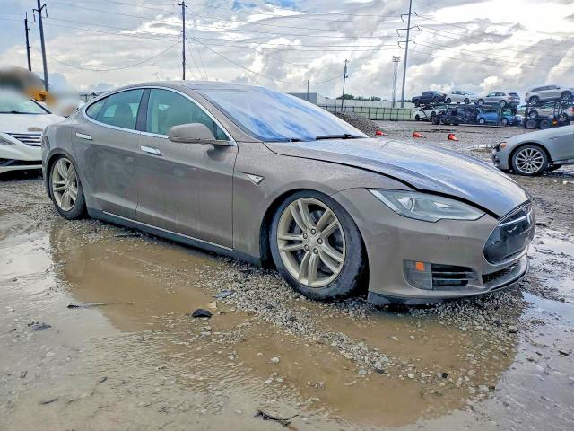 Photo 4 from auction – 2015 TESLA MODEL S with VIN 5YJSA1E23FF103073