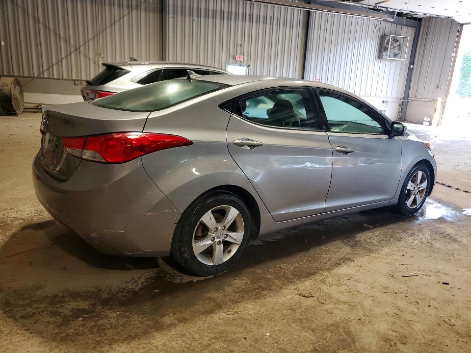 Photo 3 from auction – 2011 HYUNDAI ELANTRA with VIN KMHDH4AE6BU149077