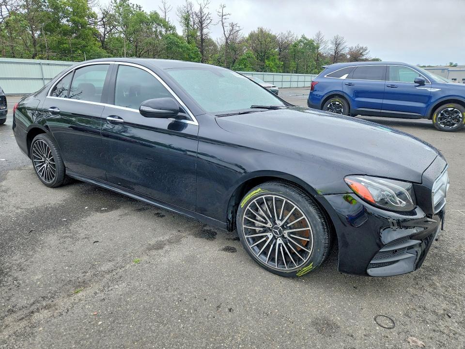 Photo 4 from auction – 2017 MERCEDES-BENZ E with VIN WDDZF4KB4HA077655