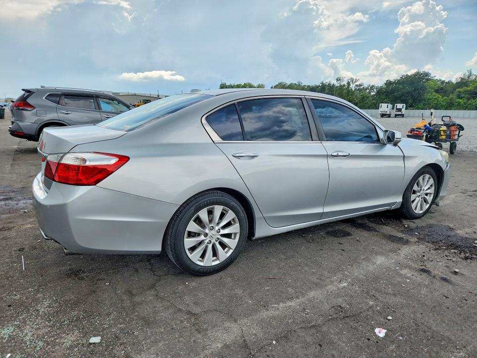 Photo 3 from auction – 2013 HONDA ACCORD with VIN 1HGCR2F85DA090873