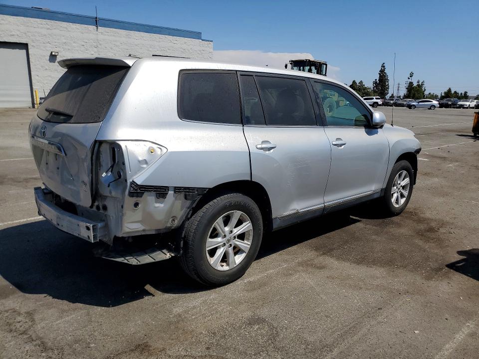 Photo 3 from auction – 2012 TOYOTA HIGHLANDER with VIN 5TDBK3EH2CS119219