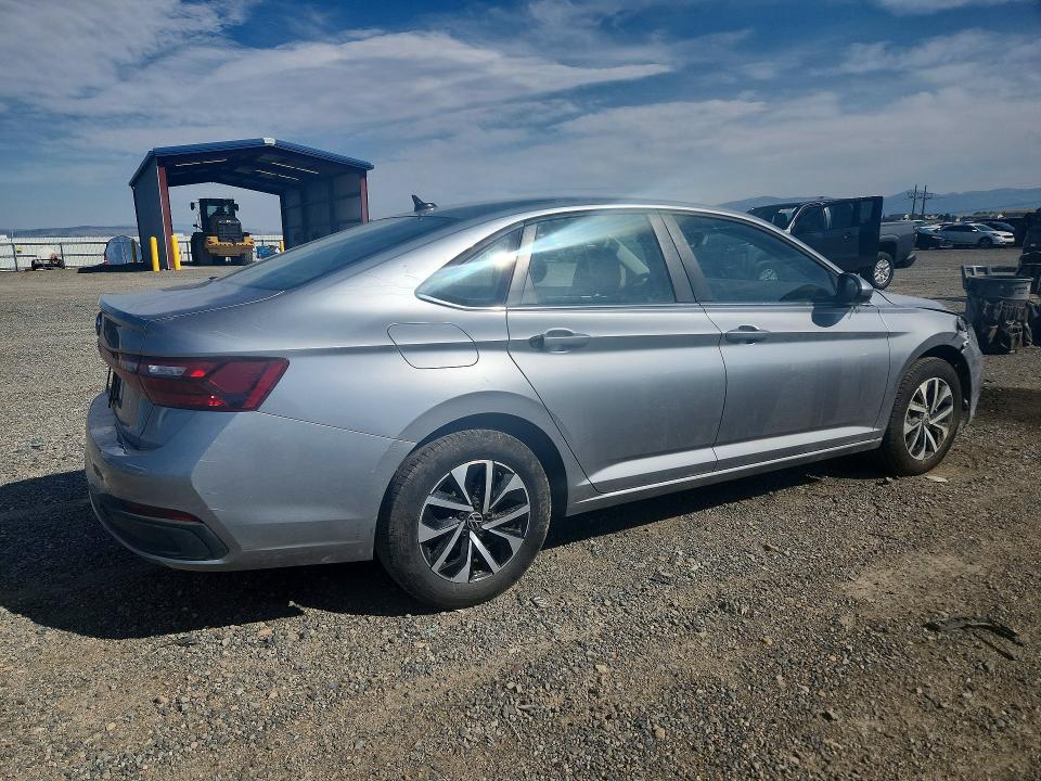 Photo 3 from auction – 2025 VOLKSWAGEN JETTA with VIN 3VW5X7BU8SM091882