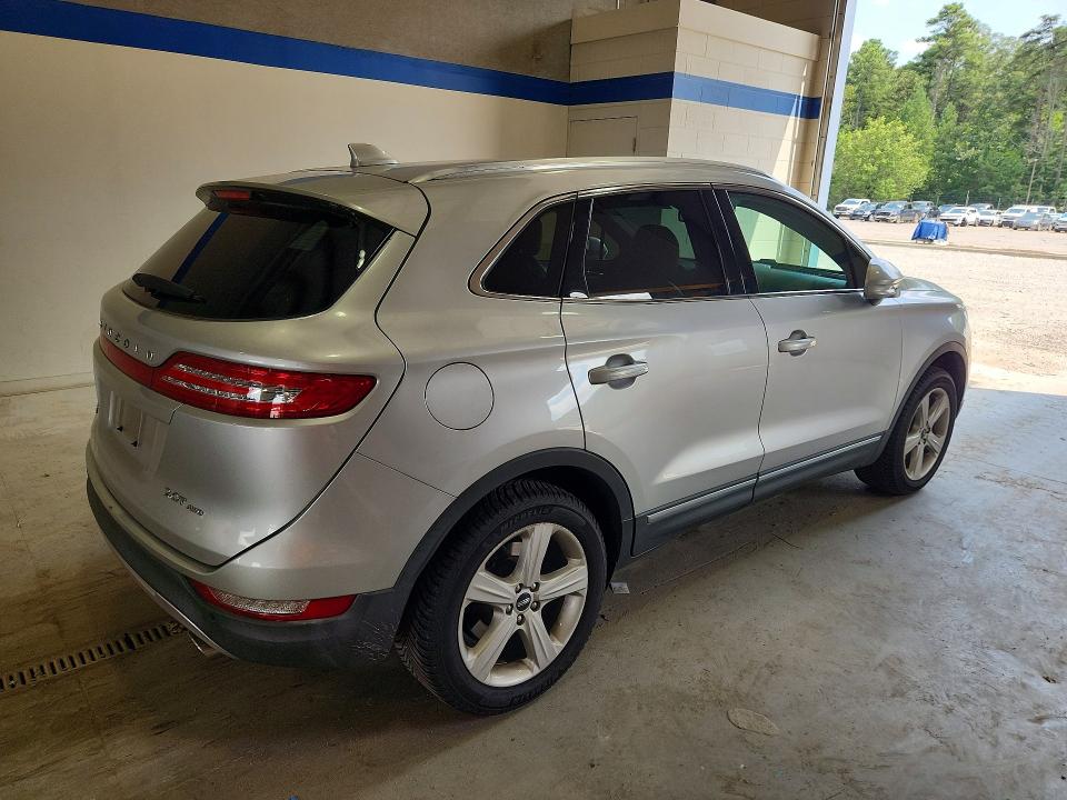 Photo 3 from auction – 2018 LINCOLN MKC with VIN 5LMCJ1D91JUL01016