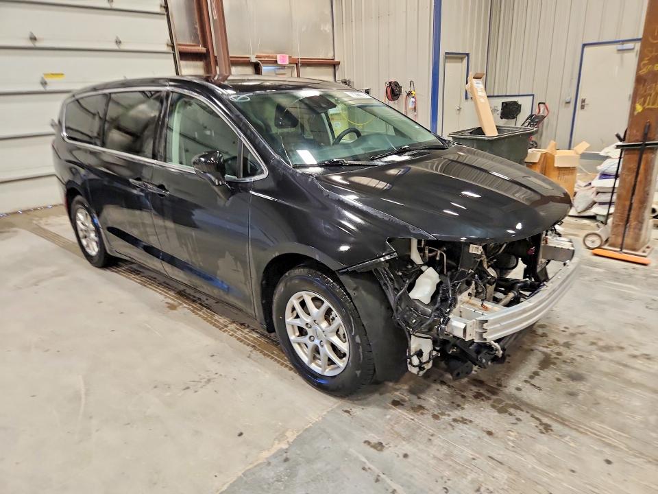 Photo 4 from auction – 2023 CHRYSLER PACIFICA with VIN 2C4RC1BG5PR627310