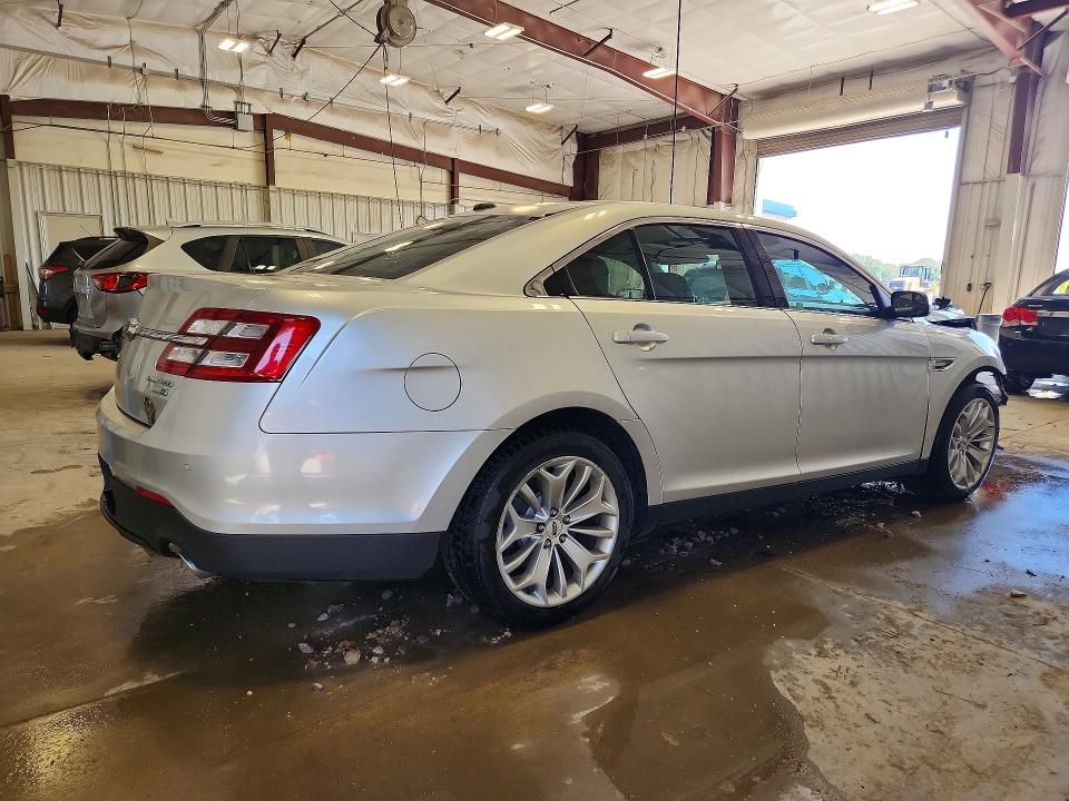Photo 3 from auction – 2016 FORD TAURUS with VIN 1FAHP2J81GG131296