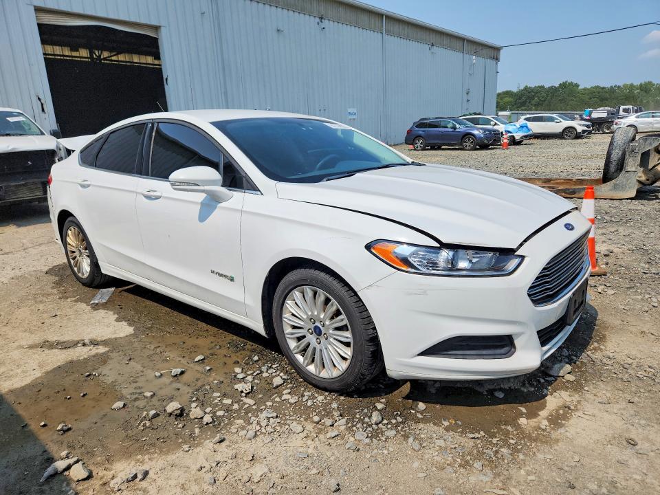 Photo 4 from auction – 2016 FORD FUSION with VIN 3FA6P0LU2GR176617