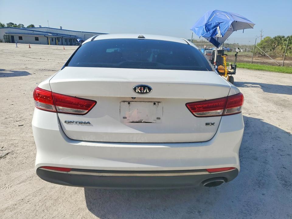 Photo 6 from auction – 2017 KIA OPTIMA with VIN 5XXGU4L30HG163712