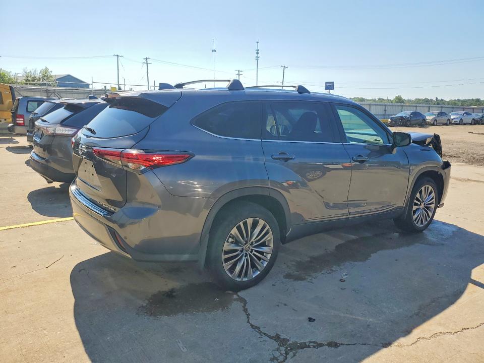 Photo 3 from auction – 2021 TOYOTA HIGHLANDER with VIN 5TDFZRBH9MS143085
