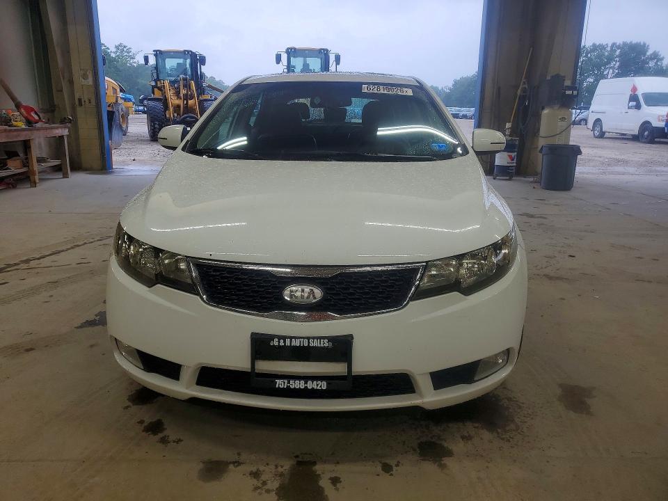 Photo 5 from auction – 2011 KIA FORTE5 with VIN KNAFW5A33B5408817