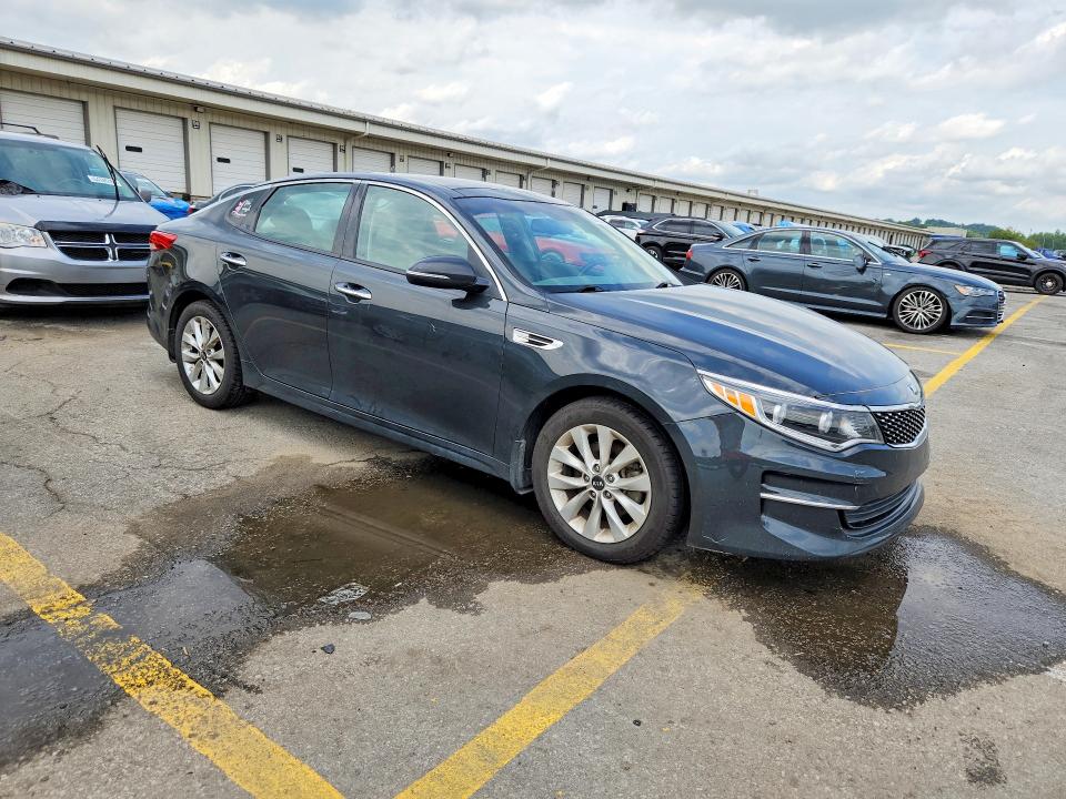 Photo 4 from auction – 2016 KIA OPTIMA with VIN 5XXGU4L38GG109346