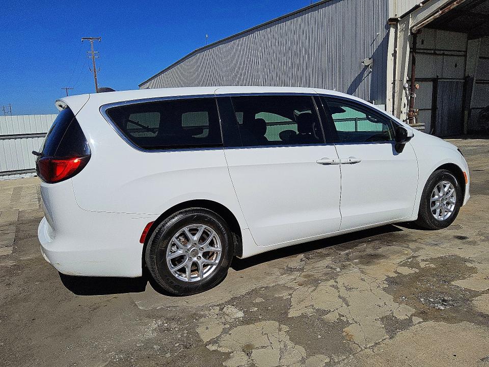Photo 3 from auction – 2023 CHRYSLER VOYAGER with VIN 2C4RC1CG0PR515769
