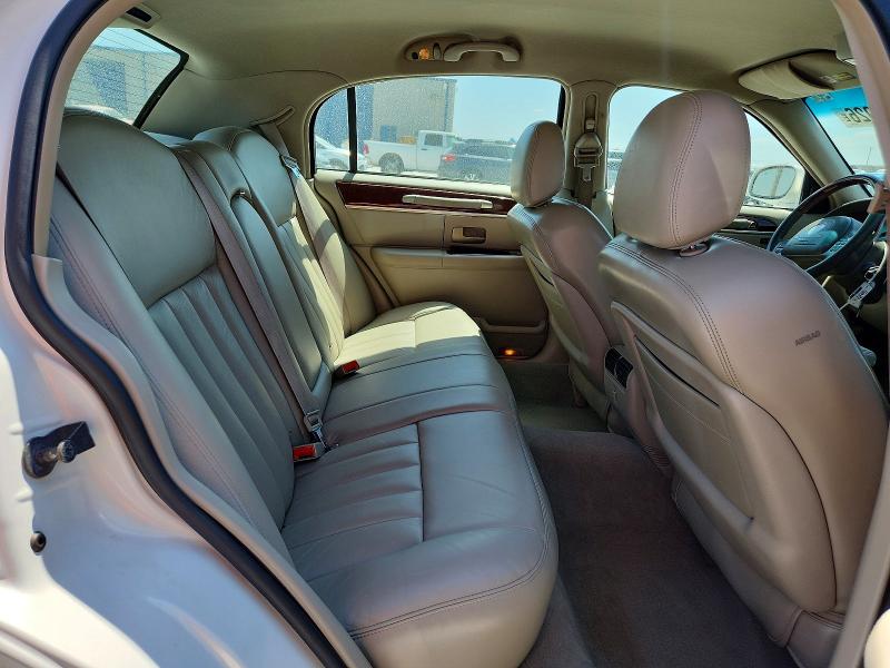 Photo 10 from auction – 2003 LINCOLN TOWN CAR with VIN 1LNHM82W23Y641806