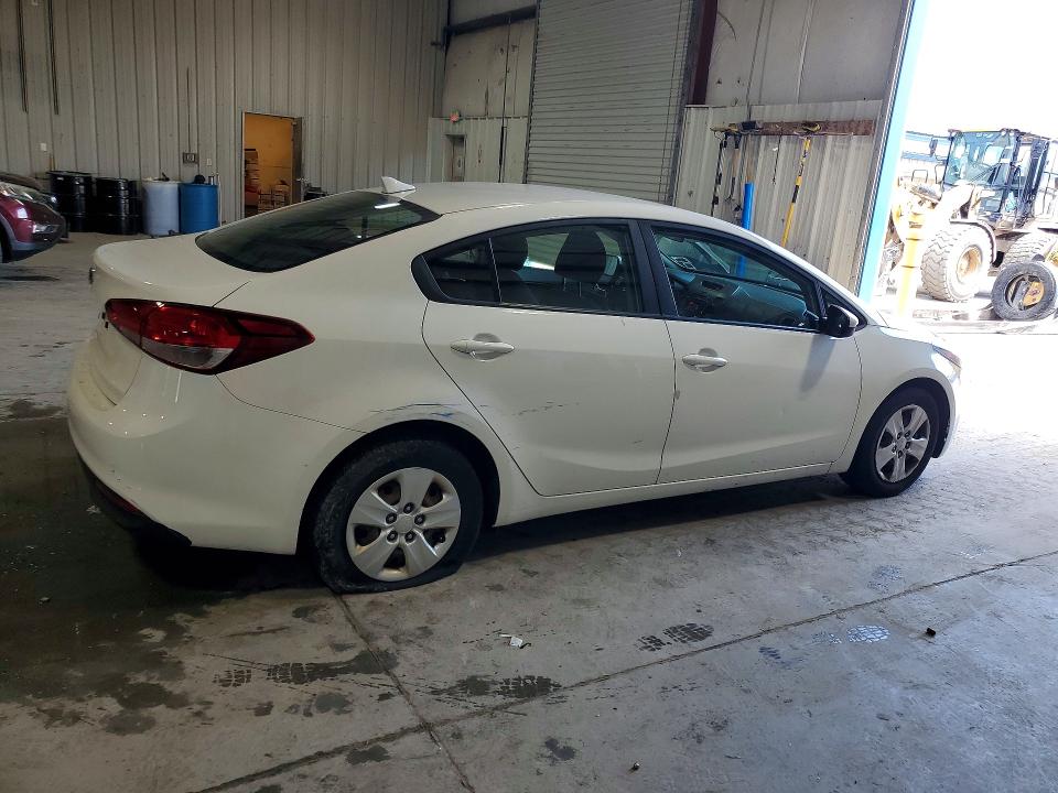 Photo 3 from auction – 2018 KIA FORTE with VIN 3KPFK4A72JE205626
