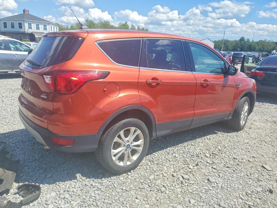 Photo 3 from auction – 2019 FORD ESCAPE with VIN 1FMCU9GD4KUB09633