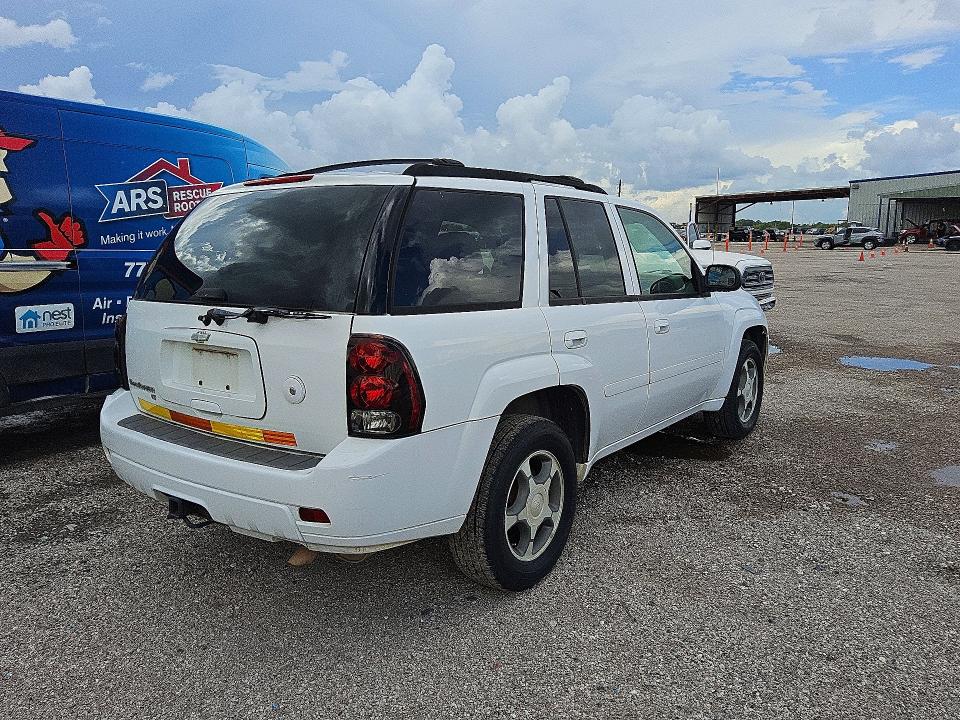Photo 3 from auction – 2006 CHEVROLET TRAILBLAZER with VIN 1GNDT13S262206713