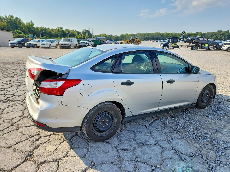 Photo 3 from auction – 2013 FORD FOCUS with VIN 1FADP3E28DL167693