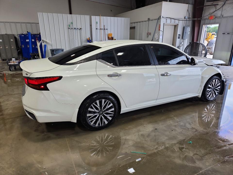 Photo 3 from auction – 2023 NISSAN ALTIMA with VIN 1N4BL4DVXPN331197