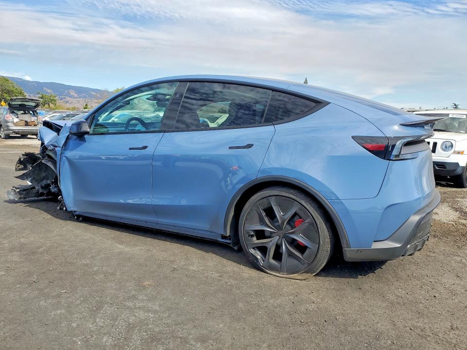 Снимка 2 от търг – 2026 TESLA MODEL Y с VIN 7SAYGDET1TA735178