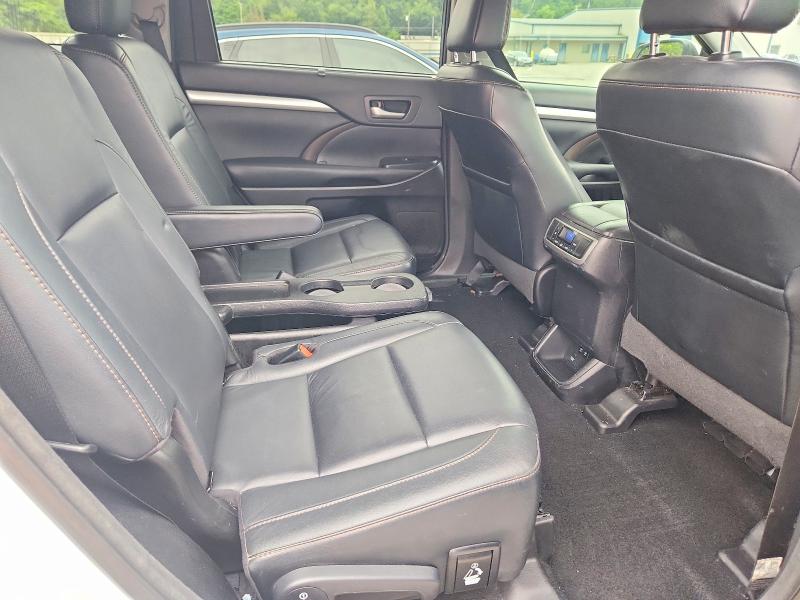 Photo 11 from auction – 2018 TOYOTA HIGHLANDER with VIN 5TDJZRFH5JS525582