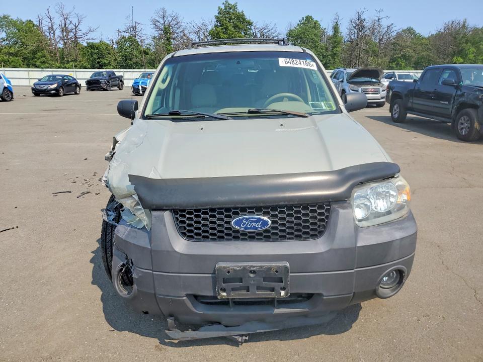 Photo 5 from auction – 2005 FORD ESCAPE with VIN 1FMYU93125KD74746