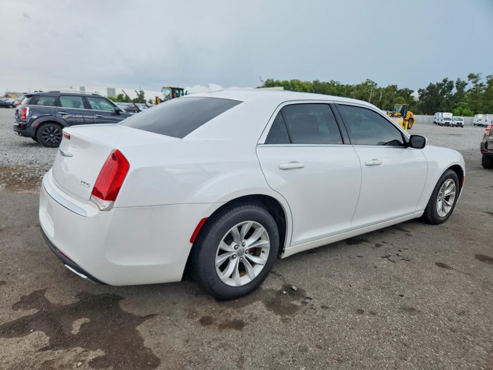 Photo 3 from auction – 2015 CHRYSLER 300 with VIN 2C3CCAAG4FH930644