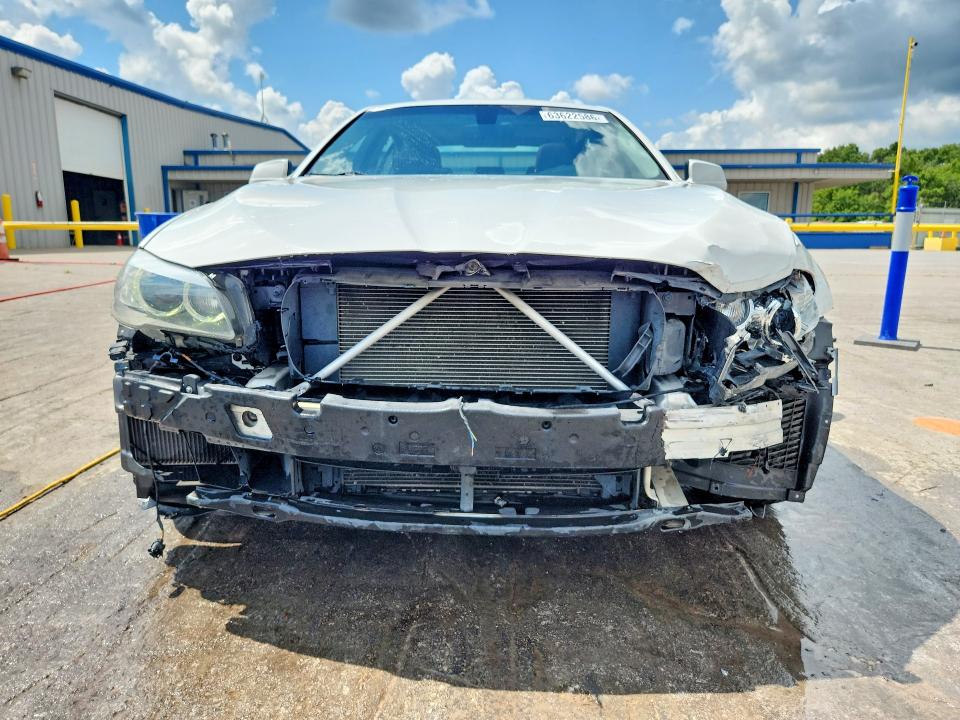 Фото 5 с аукциона – 2013 BMW 528 с VIN WBAXG5C53DDY30871