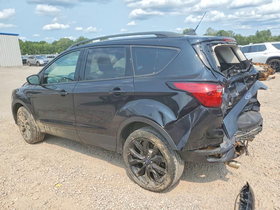 Photo 2 from auction – 2019 FORD ESCAPE with VIN 1FMCU9GD5KUB98354