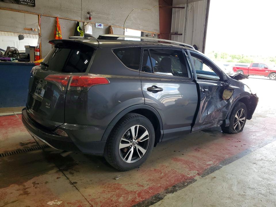 Photo 3 from auction – 2017 TOYOTA RAV4 with VIN JTMRFREV6HJ707348