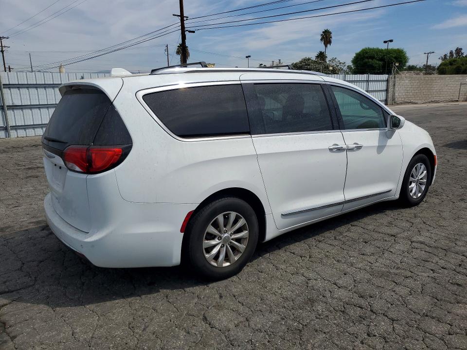 Photo 3 from auction – 2018 CHRYSLER PACIFICA with VIN 2C4RC1BGXJR110558
