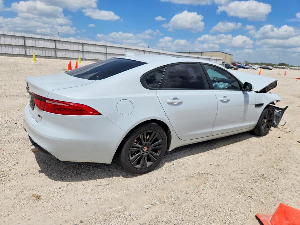 Снимка 3 от търг – 2018 JAGUAR XF с VIN SAJBD4EV5JCY56016