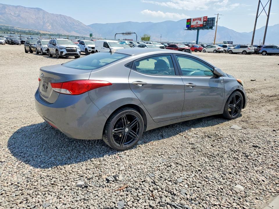 Photo 3 from auction – 2013 HYUNDAI ELANTRA with VIN 5NPDH4AE1DH211759
