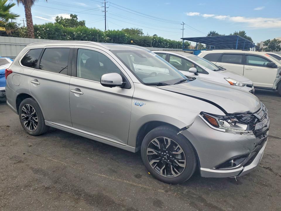 Photo 4 from auction – 2018 MITSUBISHI OUTLANDER with VIN JA4J24A5XJZ066188
