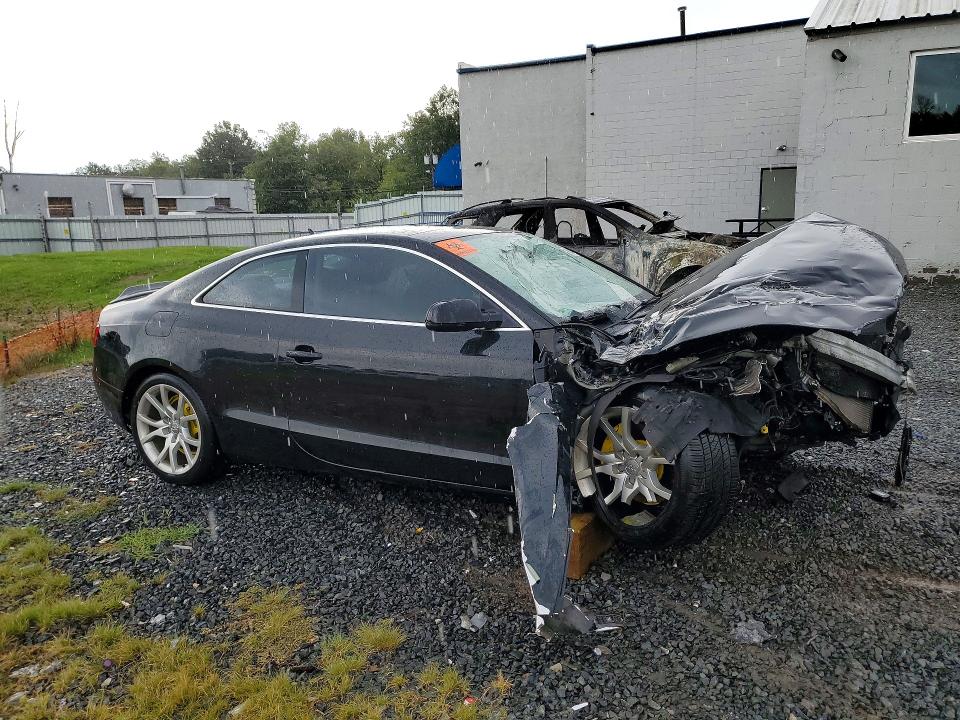 Снимка 4 от търг – 2011 AUDI A5 с VIN WAUCFAFR3BA053213
