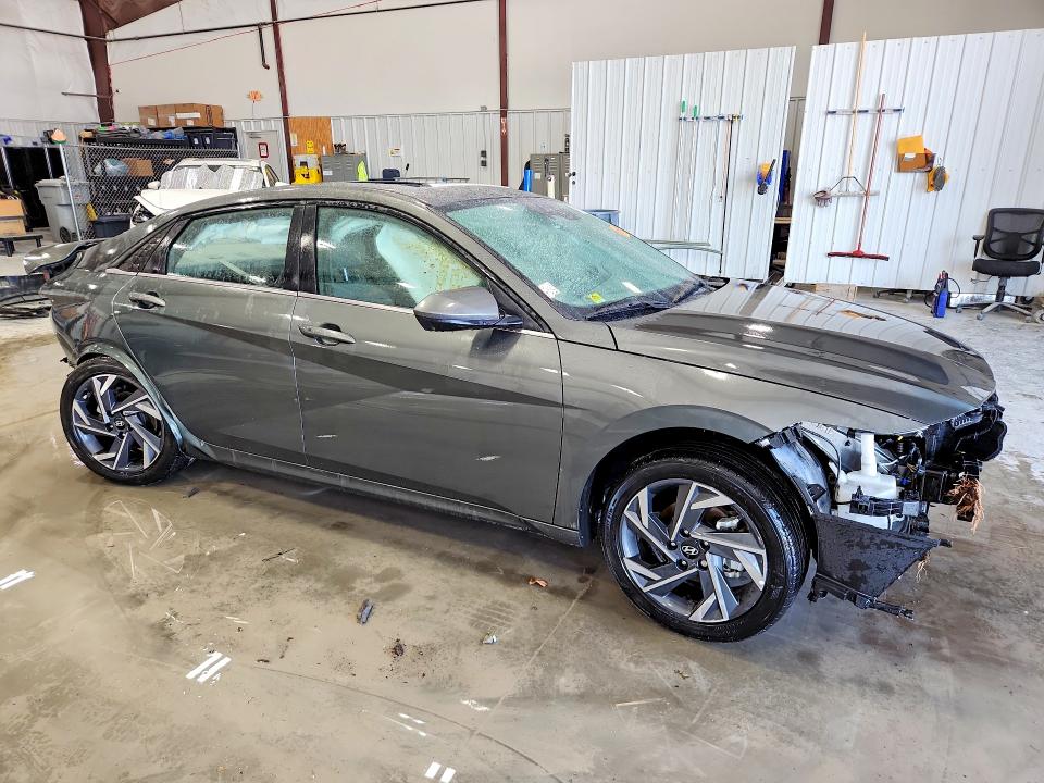 Снимка 4 от търг – 2024 HYUNDAI ELANTRA с VIN KMHLS4DG2RU766304