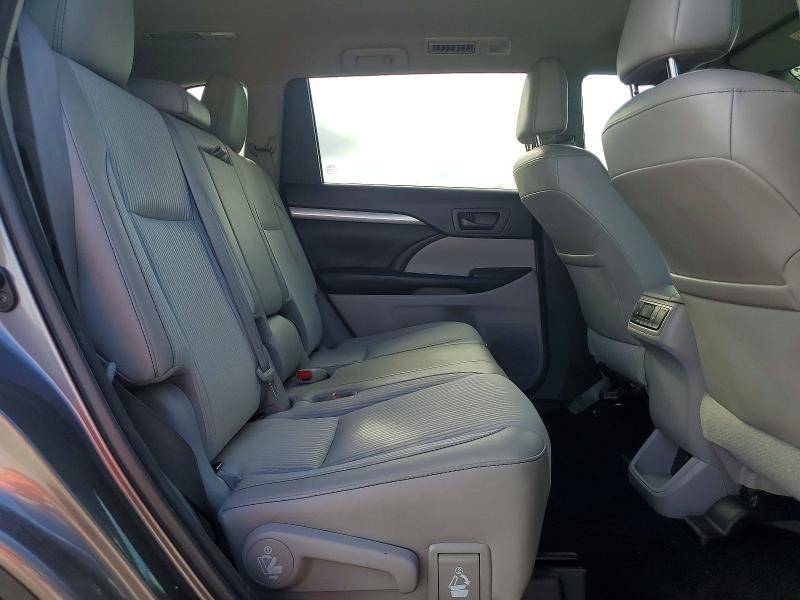 Photo 11 from auction – 2017 TOYOTA HIGHLANDER with VIN 5TDBZRFH7HS416118