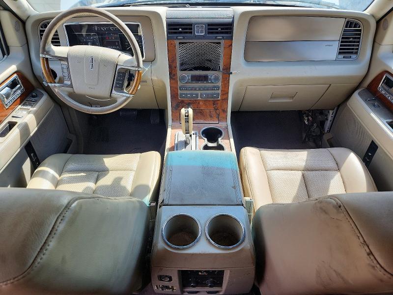 Photo 8 from auction – 2011 LINCOLN NAVIGATOR with VIN 5LMJJ3H59BEJ04598