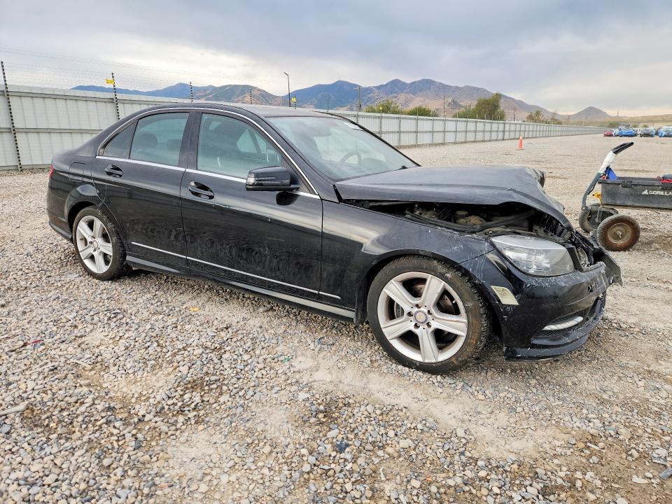 Photo 4 from auction – 2011 MERCEDES-BENZ C with VIN WDDGF8BBXBR174091