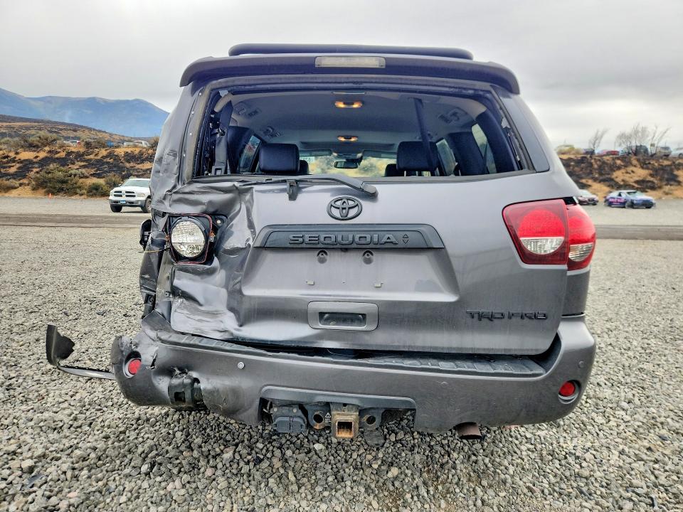 Photo 6 from auction – 2020 TOYOTA SEQUOIA with VIN 5TDBY5G10LS181177