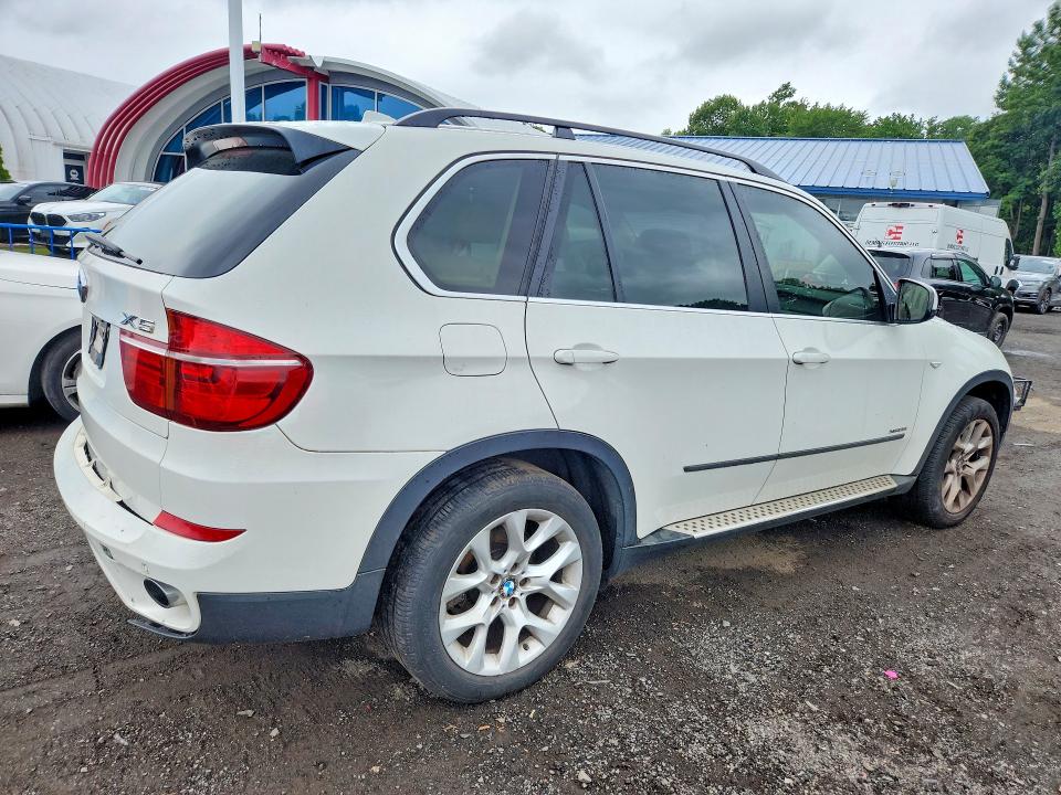 Photo 3 from auction – 2013 BMW X5 with VIN 5UXZV4C53D0B17053
