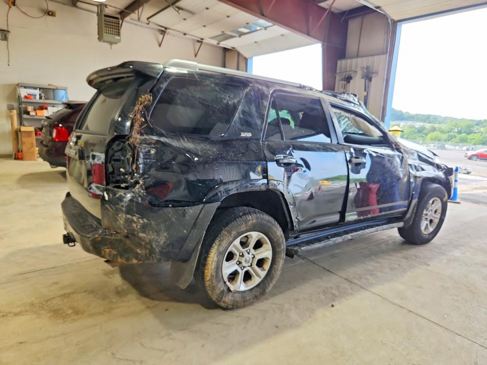 Photo 3 from auction – 2015 TOYOTA 4RUNNER with VIN JTEBU5JR7F5264833