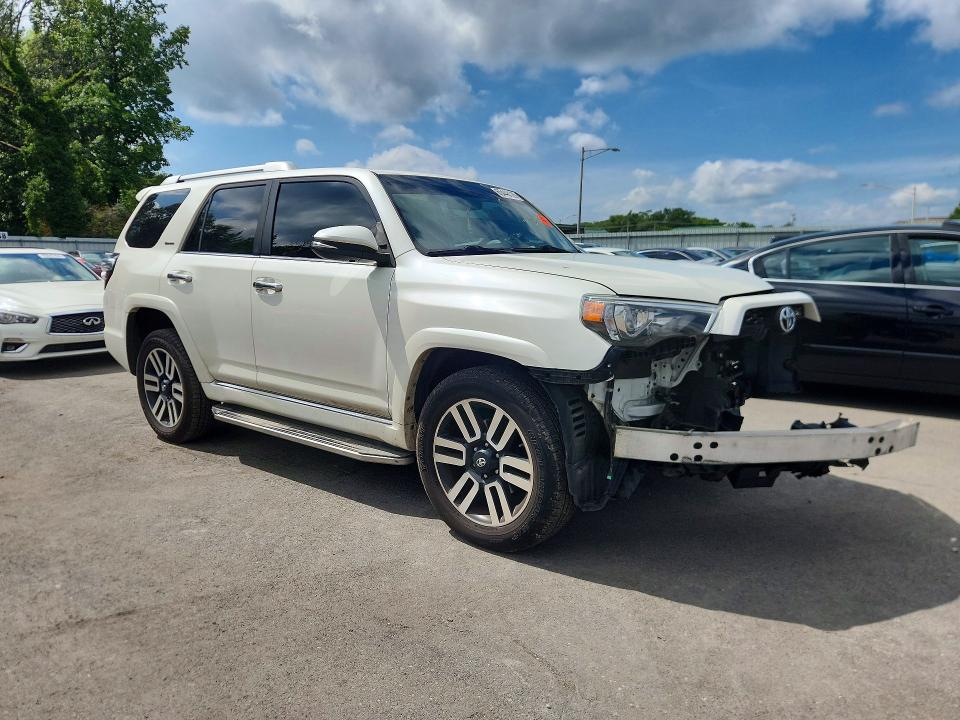Photo 4 from auction – 2018 TOYOTA 4RUNNER with VIN JTEBU5JR1J5560794