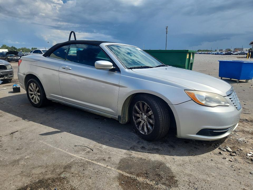Photo 4 from auction – 2011 CHRYSLER 200 with VIN 1C3BC2EG3BN577908