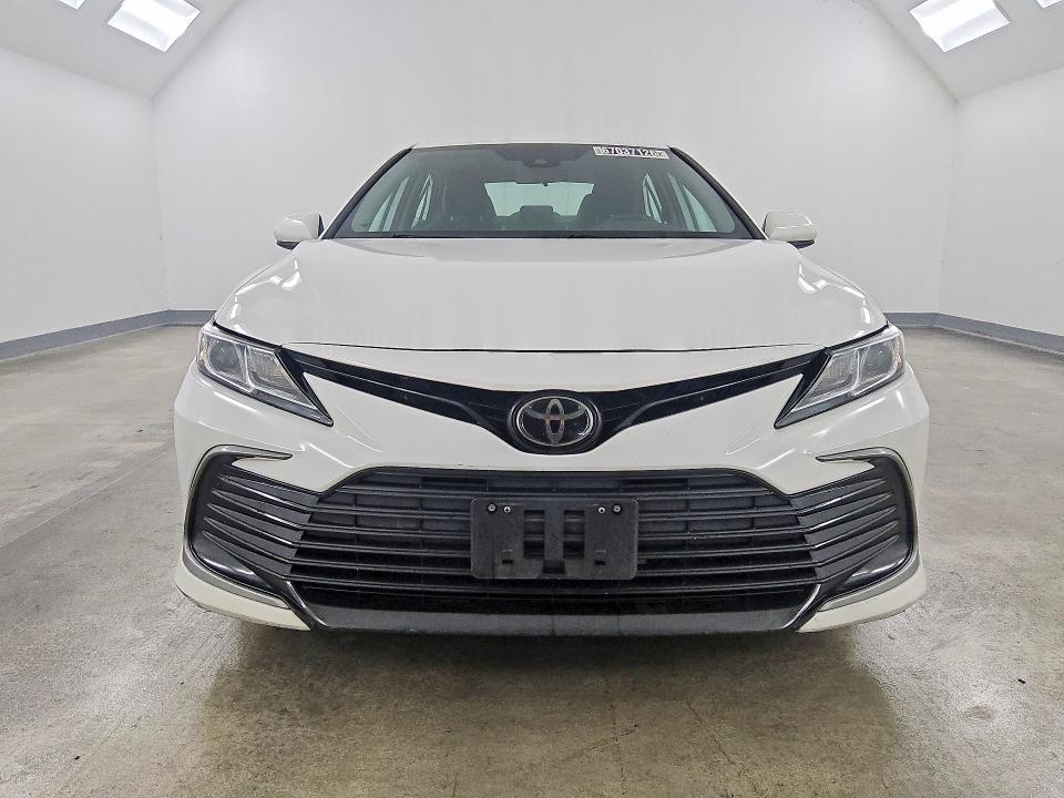 Photo 5 from auction – 2022 TOYOTA CAMRY with VIN 4T1C11AK6NU017204