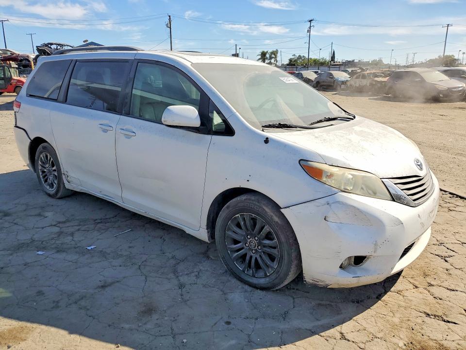 Photo 4 from auction – 2011 TOYOTA SIENNA with VIN 5TDYK3DC9BS038751