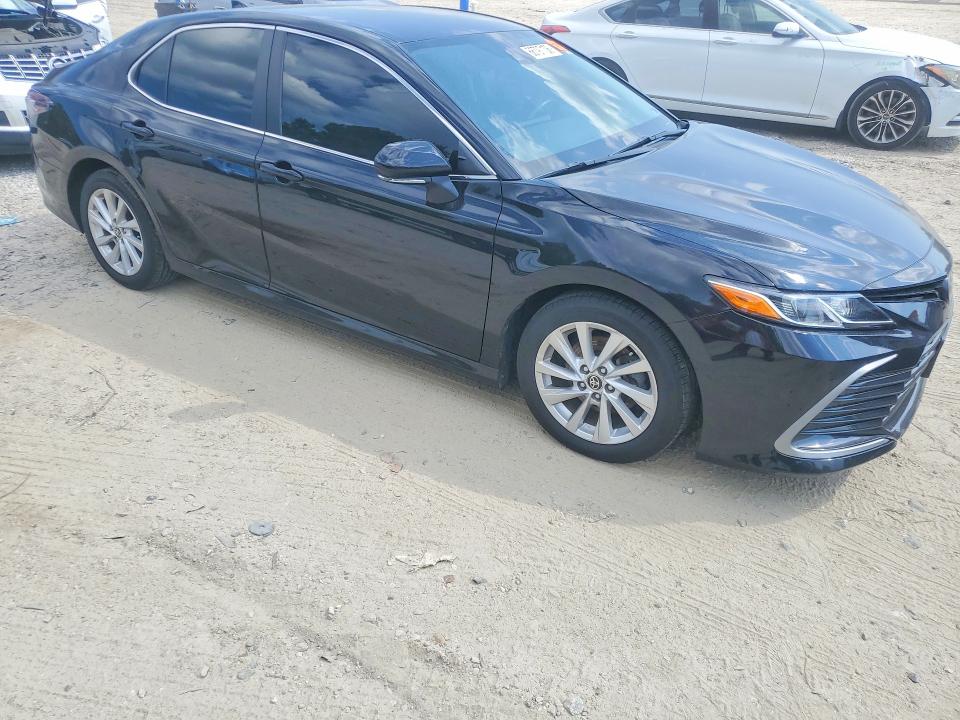 Photo 4 from auction – 2022 TOYOTA CAMRY with VIN 4T1C11BK4NU071518