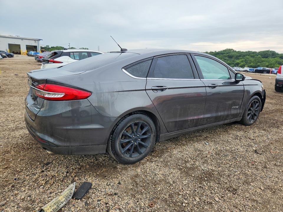 Photo 3 from auction – 2017 FORD FUSION with VIN 3FA6P0LU0HR113999