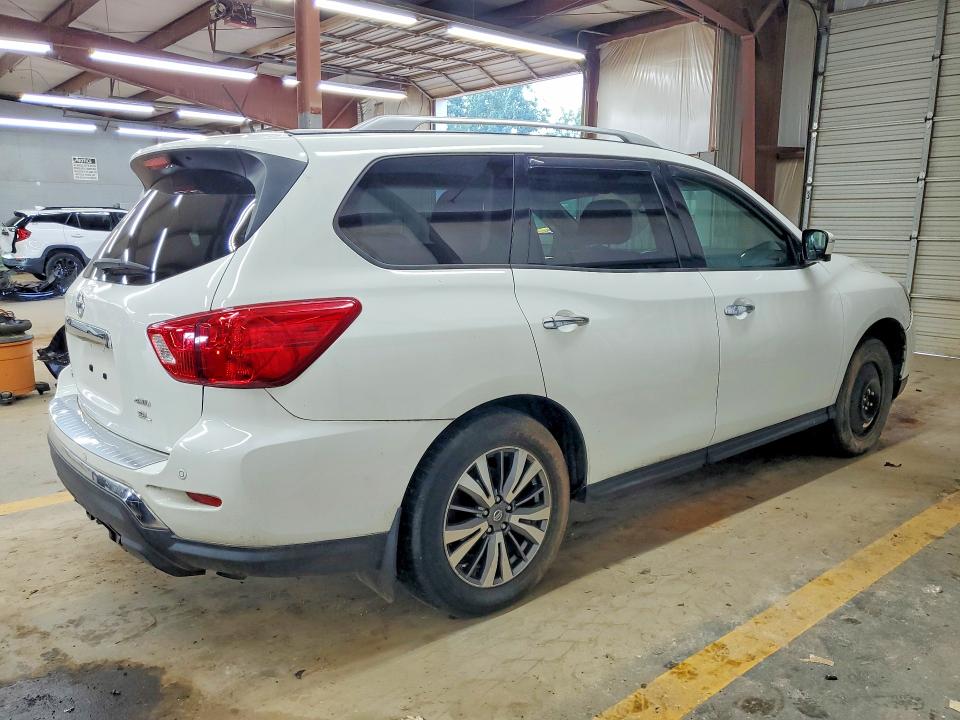 Photo 3 from auction – 2017 NISSAN PATHFINDER with VIN 5N1DR2MM4HC641724