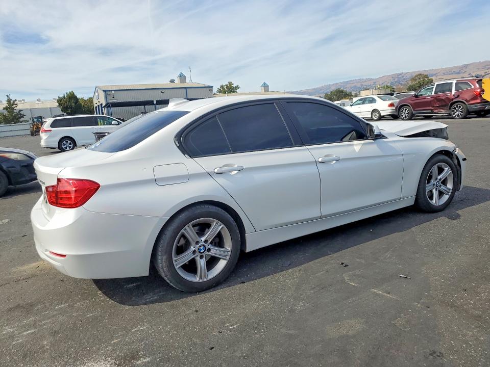 Photo 3 from auction – 2014 BMW 328 with VIN WBA3D3C57EK154045